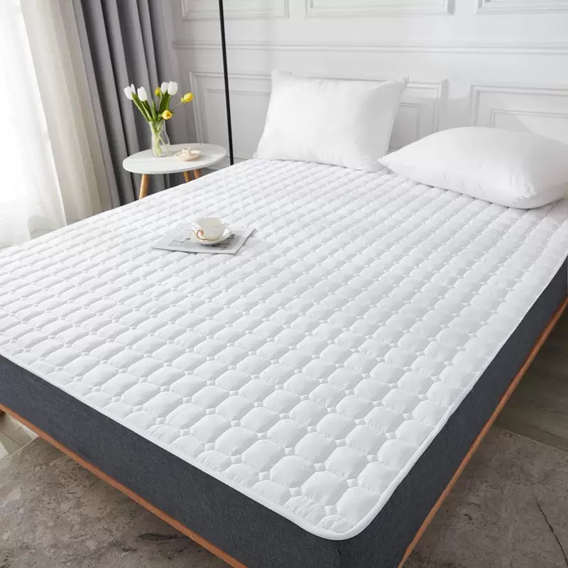 Hotel mattress protector for guest rooms